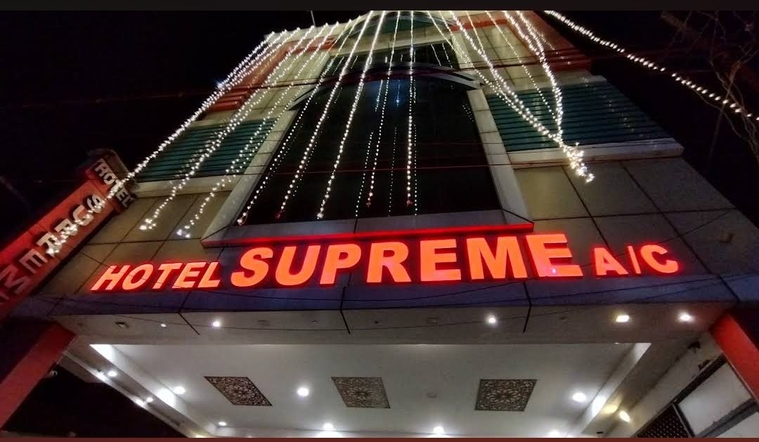 Hotel Supreme A/C at night